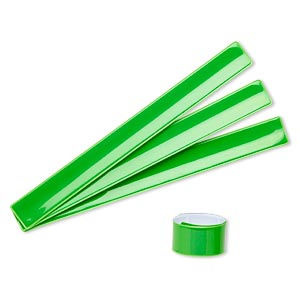 Bracelet, slap-on, plastic and steel, neon green, 1-inch wide, adjustable from 6 to 8-1/2 inches. Sold per pkg of 4.