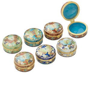 Box, cloisonn&#233;, enamel and gold-finished brass, multicolored, 1-9/16 x 7/8 inch round with butterfly design. Sold per 6-piece set.