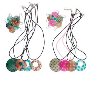 Necklace and earring mix, shell and rubber cord, multicolored, 17-1/2 inches with nickel-finished lobster claw clasp and 1-1/2 inch extender chain. Sold per pkg of 4 sets.