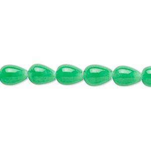 Bead, quartz (dyed), green, 8 x 6mm teardrop, C grade, Mohs hardness 7. Sold per 15-inch strand, approximately 45 beads.